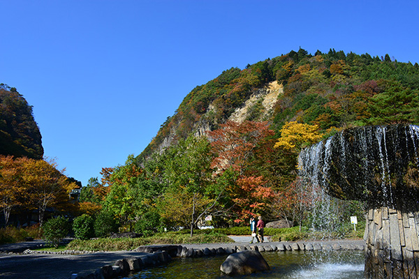 【材木岩公園】国の天然記念物「材木岩」の造形美を間近に感じられる「水と石との語らいの公園」