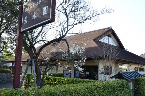 【Classical Performing Art Tradition House, Hekisuien】】It is free entry to the Tohoku’s only Noh theater. Having the authentic tea ceremony room and Japanese garden, it will transmit the traditional performing art of Shiroishi city to posterity.